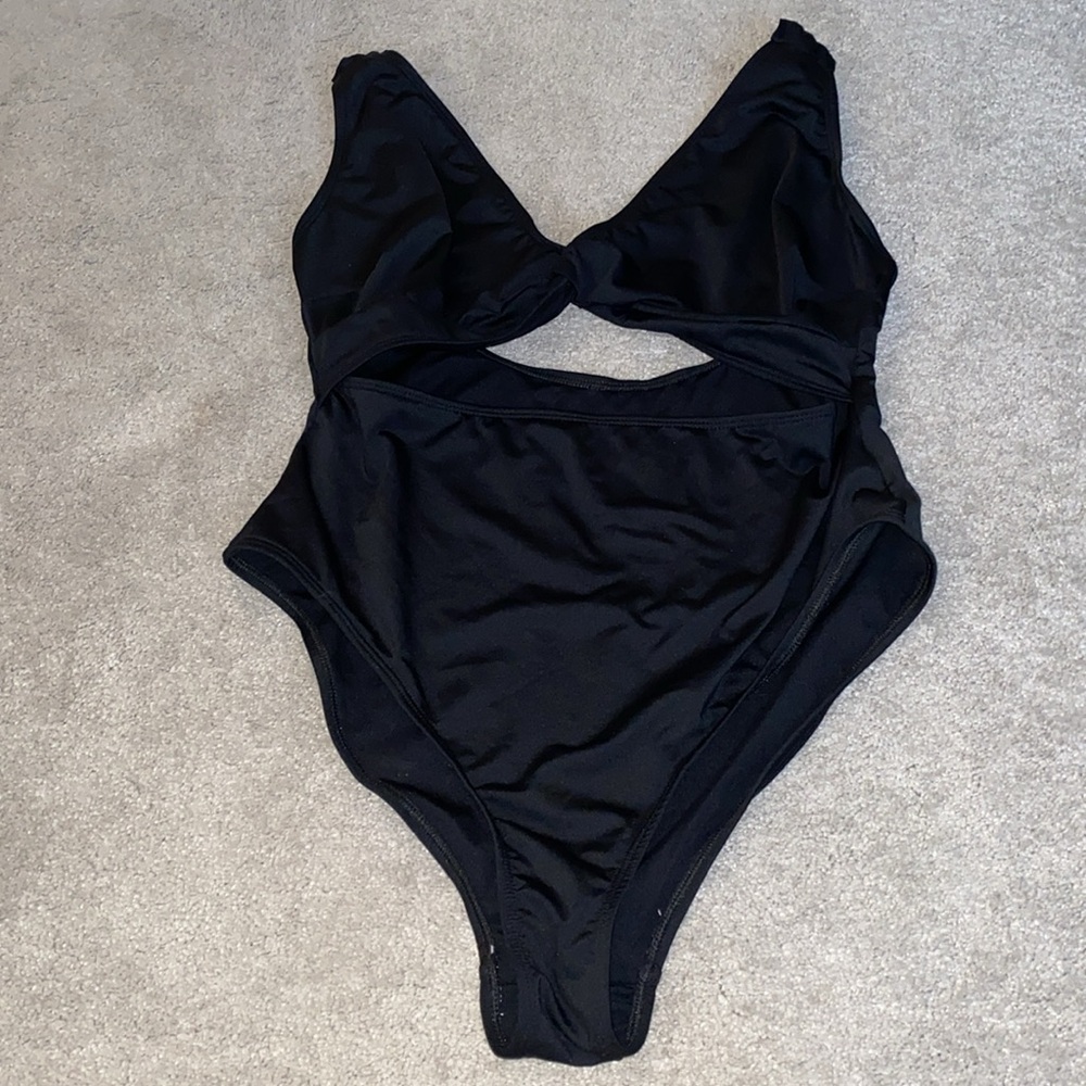 ASOS One Piece Swimsuit Mockini Black US 12
*Altered Straps